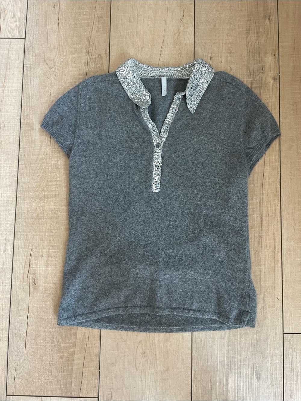 Iisly Heather Gray Short-Sleeve Polo Cashmere Sweater with Sequin Collar